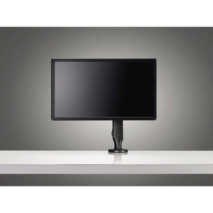 Schwarzer Monitorschwenkarm mit einem montierten Bildschirm auf einem Tisch, Hintergrund grau.