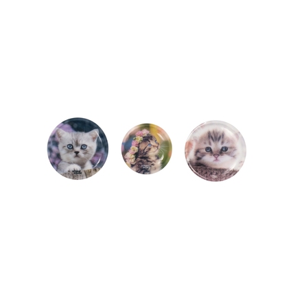 Drei runde Katzenmotiv-Patches in verschiedenen Größen auf neutralem Hintergrund.