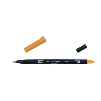 Tombow Pinselstift ABT Dual 933 in orange mit abgenommenem Deckel, Fein- und Pinselspitze sichtbar.