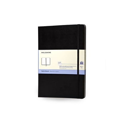 Schwarzes Moleskine Skizzenbuch mit weißer Banderole und geschlossenen Seitenansicht.
