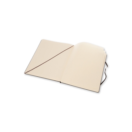 Offenes schwarzes Moleskine Notizbuch Classic Hardcover XL mit linierter Innenseite und Taschen.