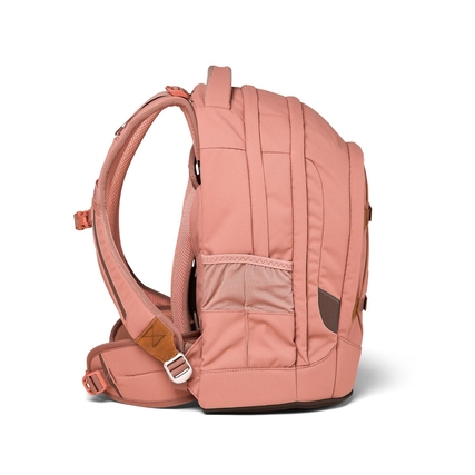 Seitenansicht eines rosa Schulrucksacks mit vielen Fächern und Lederapplikationen.
