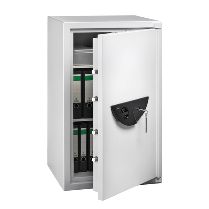 Sicherheitsschrank mit offener Tür, sichtbar sind Ordner und das Hochsicherheits-Doppelbartschloss.