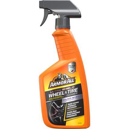 Orangefarbener Sprühflasche mit schwarzem Sprühkopf für Felgenreiniger.