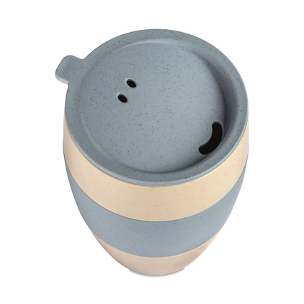 Thermobecher mit blauem und beige gestreiftem Design, Sicht auf den Deckel von oben.