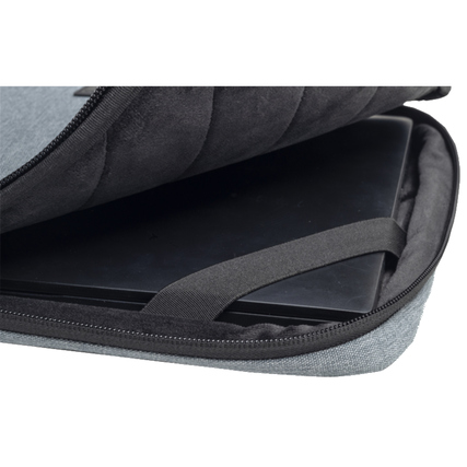 Graue Notebookhülle mit Laptop im Inneren und Gummiband für besseren Halt.