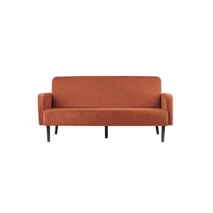 Sofa in Rostfarbe mit gerader Rückenlehne und schwarzen Beinen, frontal abgebildet.