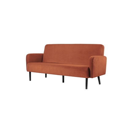 Sofa in Rostfarbe mit schwarzen Beinen und abgerundeten Armlehnen, Frontansicht.