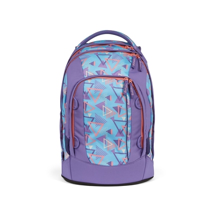 Schulrucksack in lila-blau mit geometrischem Muster und zwei Reißverschlussfächern.