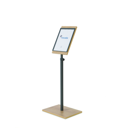 Infoständer im Hochformat aus Holzoptik, stehend mit drehbarer Tafel und stabiler Basis.