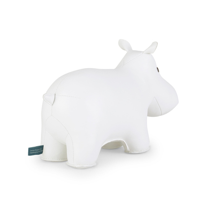 Weiße Buchstütze in Form eines Hippos aus einem weichen Material.