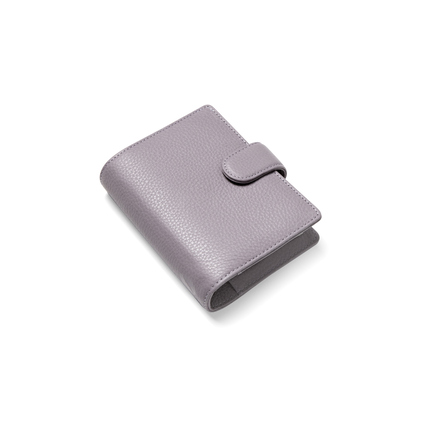 Lila Organizer mit genarbtem Einband und Druckknopfverschluss im Pocketformat.
