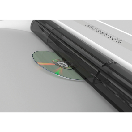 Nahaufnahme des CD-Einschubs eines Aktenvernichters mit einer eingelegten CD.