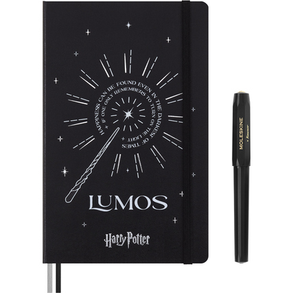 Schwarzes Notizbuch mit leuchtendem Einband und Kaweco Gelroller, inspiriert von Harry Potter.
