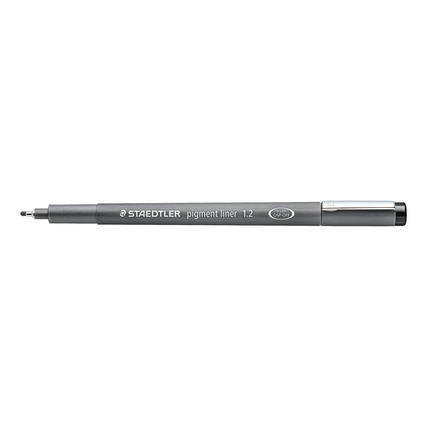 Schwarzfarbener Fineliner mit 1,2 mm Spitze in seitlicher Ansicht.