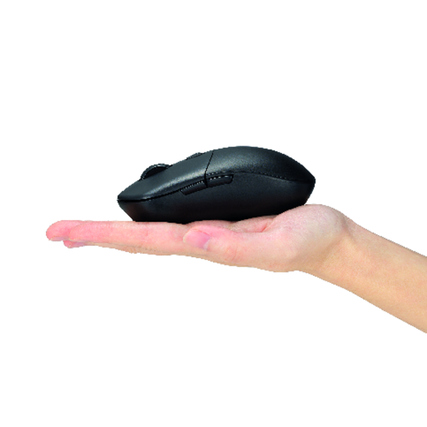 Optische PC Maus MY430 in Hand gehalten, zeigt Größe und Ergonomie des Produkts.