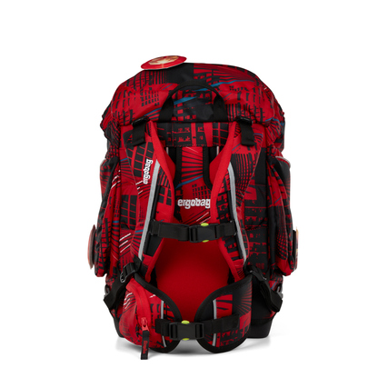 Rückansicht des ergobag Schulranzens pack AlarmBärreitschaft in rot-schwarzem Design.