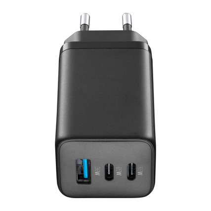 Schwarzes Ladegerät mit zwei USB-Anschlüssen und europäischem Stecker in Frontansicht.