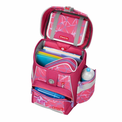 Offenstehender pinker Schulranzen mit Fächern und enthaltenen Schulmaterialien.