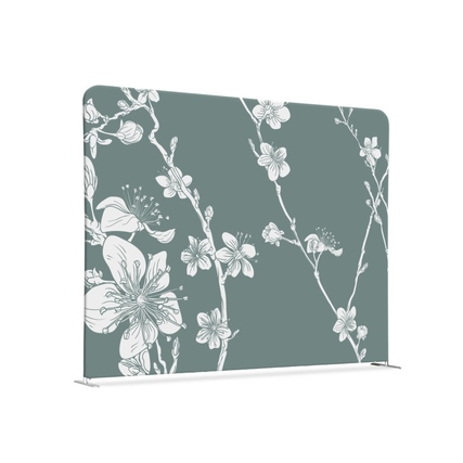 Textile Trennwand mit grünem Hintergrund und abstraktem Kirschblüten-Muster.
