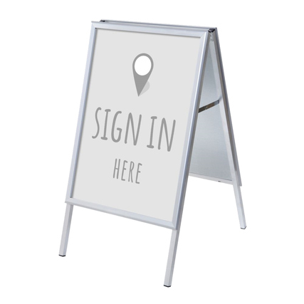 Kundenstopper im DIN A1 Format mit der Aufschrift "SIGN IN HERE" auf grauem Hintergrund.