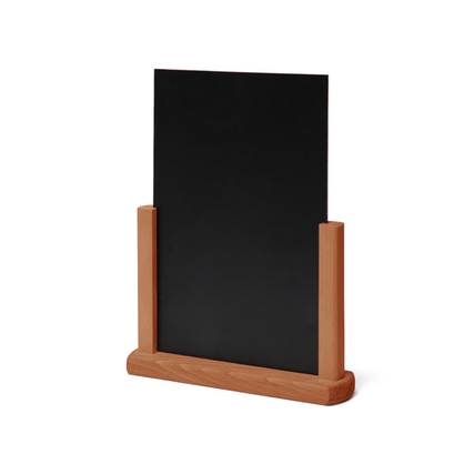 Kleine hellbraune Kreidetafel als Tischaufsteller, rechteckig mit Holzrahmen.