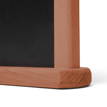 Kreidetafel in hellbraunem Holzrahmen mit schwarzer Oberfläche als Tischaufsteller.