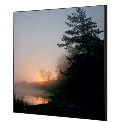 Dekobild mit Wald und Sonnenaufgang, 40 x 40 cm, in einem schmalen Spannstoff-Rahmen.
