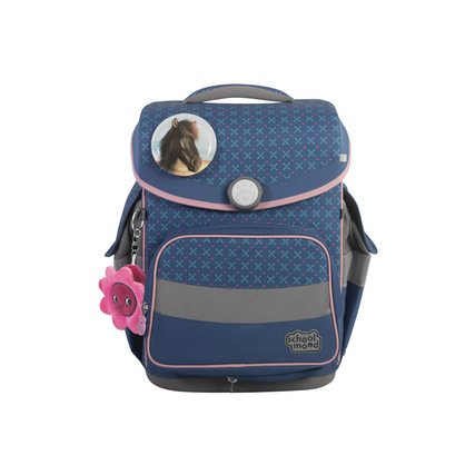 Schulranzen in Blau mit Pferdemotiv, rosa Details und einem Aufnäher in Form einer Blume.