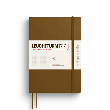 Punktkariertes Notizbuch im A5-Format mit Softcover und Gummiband in der Farbe Spice Brown.