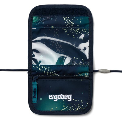 Brustbeutel in dunkelblau mit farbigen Sternen und Kordelzug zur individuellen Längenanpassung.