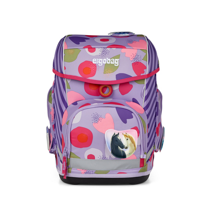 Bunter ergobag Schulranzen cubo mit Vorderansicht und dekorativem Motiv auf der Tasche.