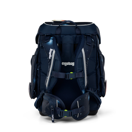 Rückansicht eines ergobag Schulranzens mit reflektierenden Elementen in dunkelblauer Farbe.