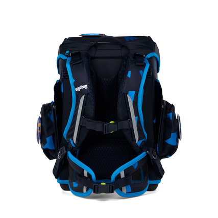 Rückansicht des ergobag Schulranzen cubo light mit verstellbaren Schulterträgern und Beckenflossen.