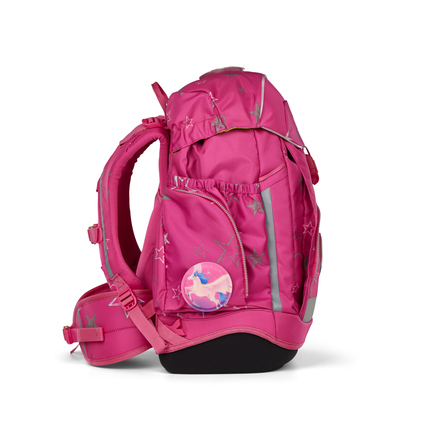 Rosenfarbener Schulranzen mit Sternenmotiv und seitlichem Fach in Seitenansicht.