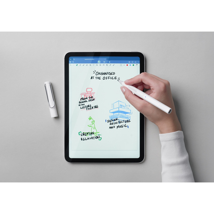 Hand wird mit einem Lamy Digitalstift über ein iPad geführt, während eine Notiz erstellt wird.