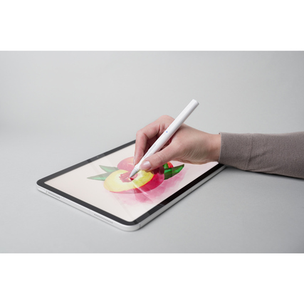 Weißer Stylus Pen wird von einer Hand auf einem Tablet zum Zeichnen verwendet.