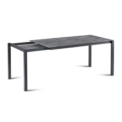 Gartentisch in Zementoptik mit ausziehbarer Tischplatte und zwei untergeordnete Einlegeplatten.