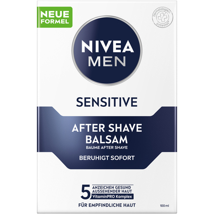 NIVEA MEN After Shave Balsam Sensitive in einer weißen Verpackung mit blauer Schrift.