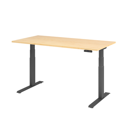 Schreibtisch mit ahornfarbener Tischplatte und grauen, höhenverstellbaren Tischbeinen.