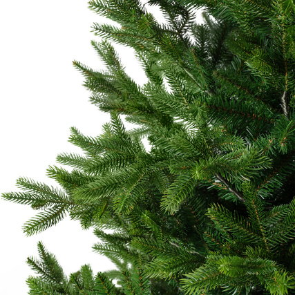 Dicht bewachsener, dunkelgrüner Weihnachtsbaum mit naturgetreuen Nadeln.