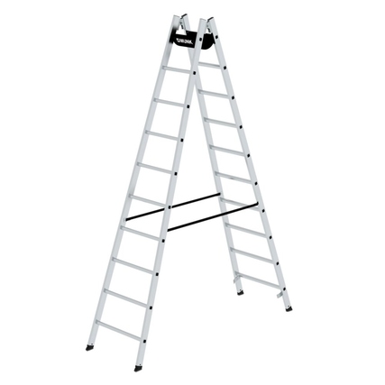 Aluminium-Stehleiter mit vier Stufen und stabilen Holmverbindungen, in aufgestellter Position.