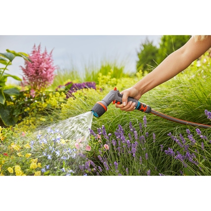 GARDENA Gartenbrause Multi-Reinigungsspritze Comfort Produktbild pa_anwendungsbeispiel_2 XL
