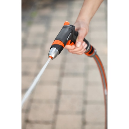 GARDENA Gartenbrause Reinigungsspritze Premium Produktbild pa_anwendungsbeispiel_2 XL