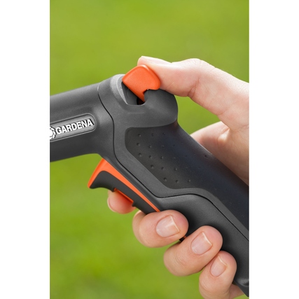 GARDENA Gartenbrause Reinigungsspritze Premium Produktbild pa_anwendungsbeispiel_4 XL