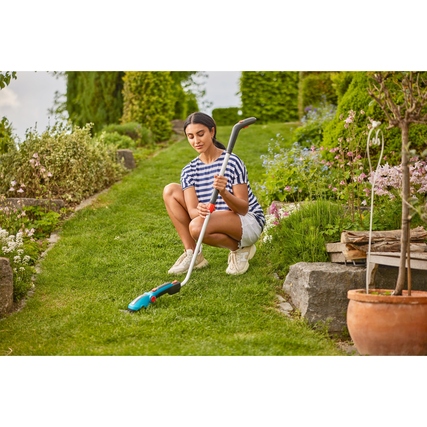 GARDENA Grasschere ComfortCut Li Set Produktbild pa_anwendungsbeispiel_2 XL