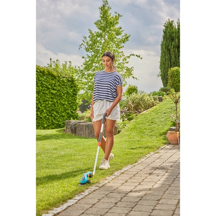 GARDENA Grasschere ComfortCut Li Set Produktbild pa_anwendungsbeispiel_1 XL