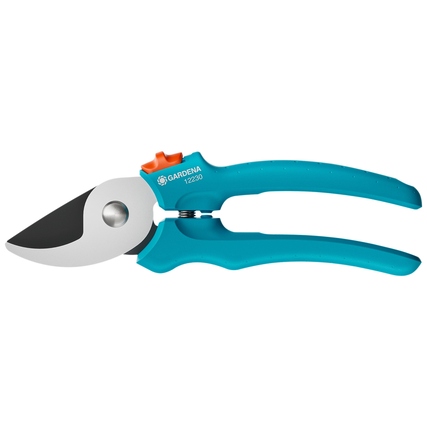 Gartenschere mit ergonomischen Griffen und scharfen, beschichteten Klingen in seitlicher Ansicht.