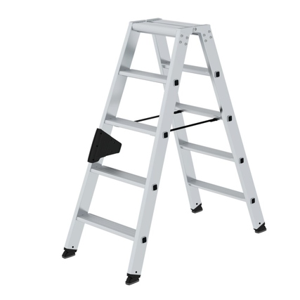 Stehleiter mit sechs Stufen und einer maximalen Arbeitshöhe von 2,7 m.