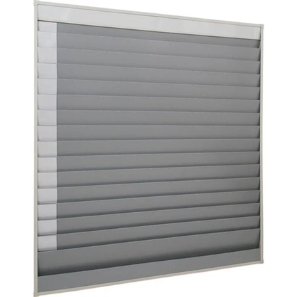 Graue Kartentafel mit mehreren horizontalen Fächern und einem unteren Ablagefach.